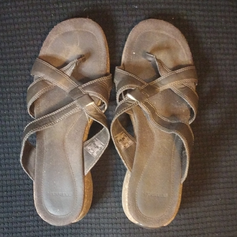 Merrell Black Sandals Comfortable Crisscross Design​
